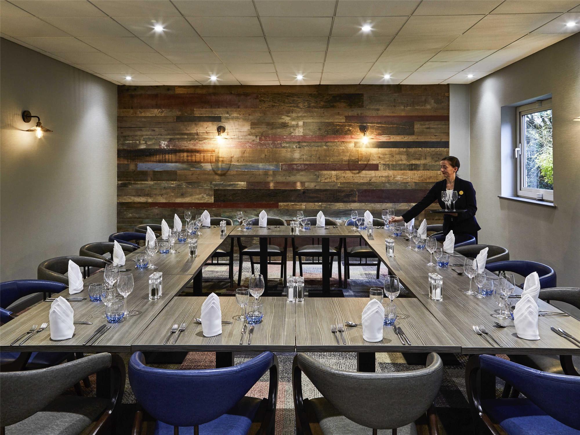 Novotel Wolverhampton City Centre 2