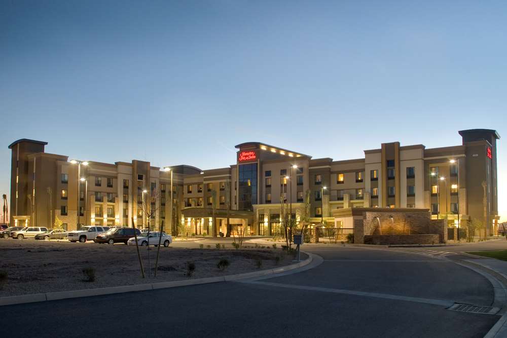 Hampton Inn & Suites Phoenix Glendale-Westgate 2