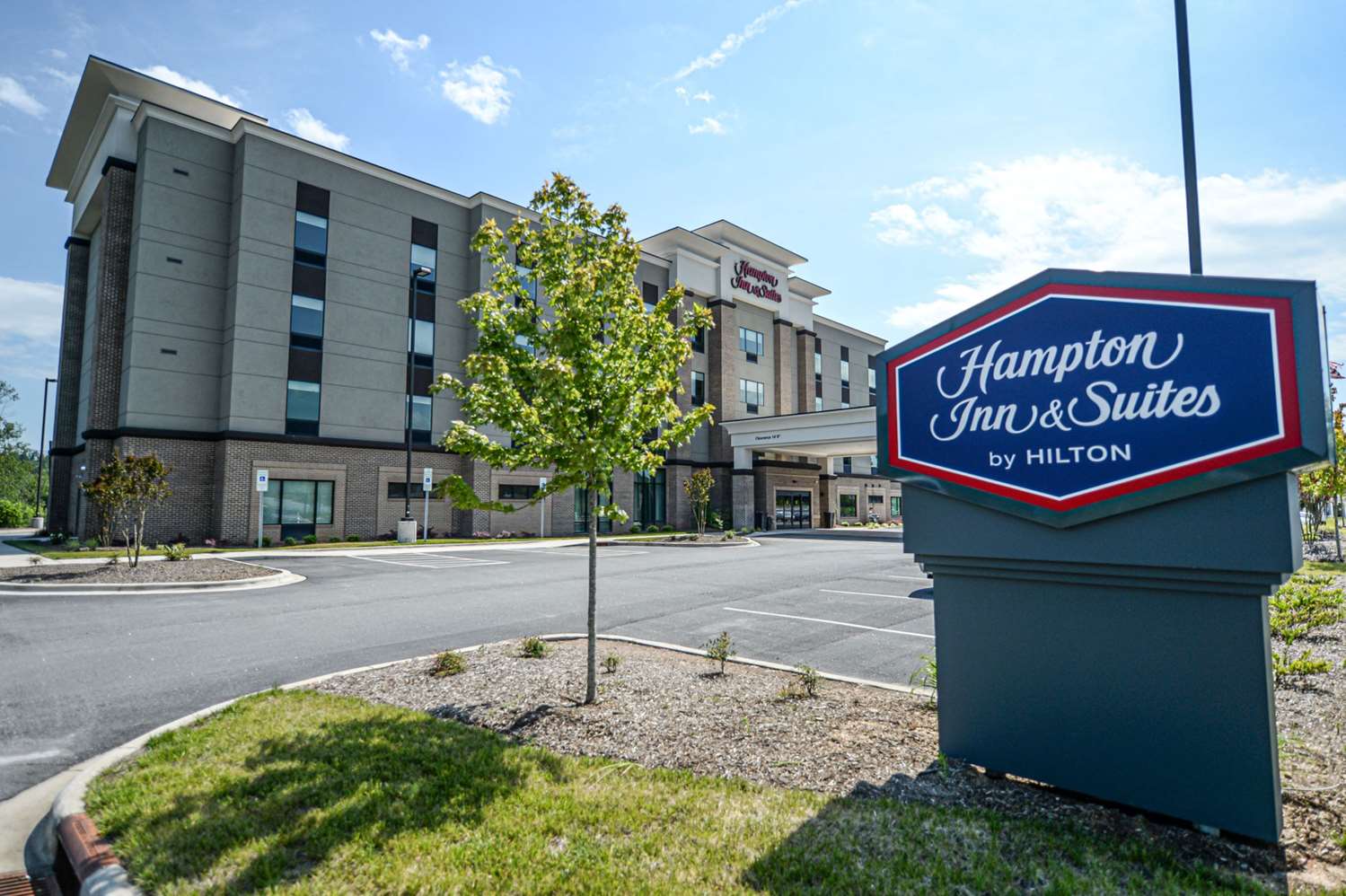 Hampton Inn & Suites Lenoir, NC 1