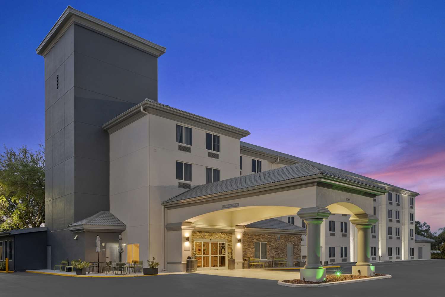 Spark by Hilton Orlando near SeaWorld 2