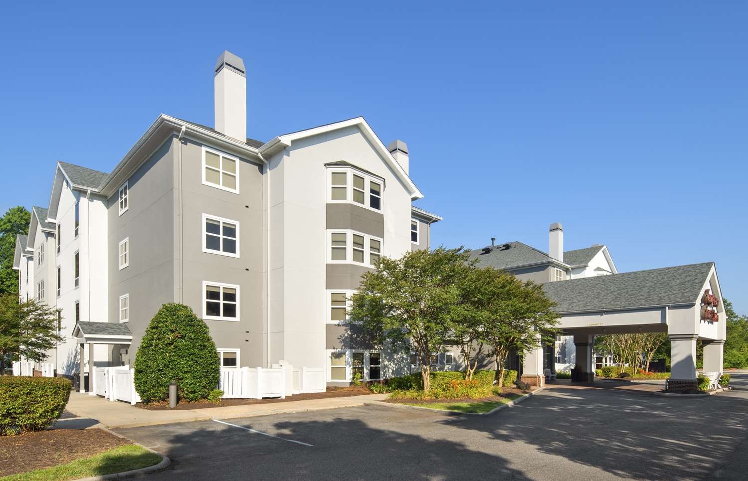 Hampton Inn & Suites Newport News (Oyster Point) 1