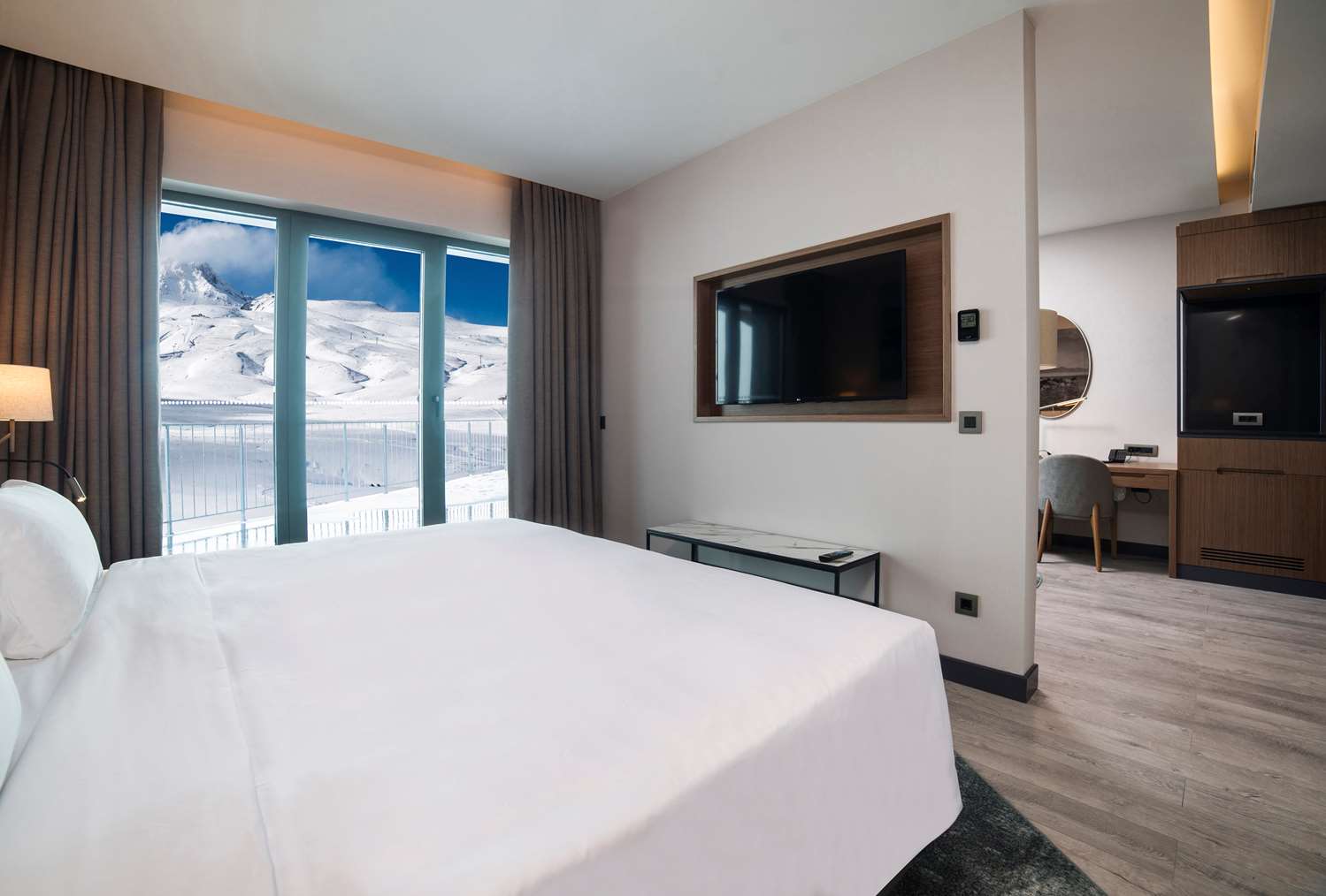 Suite con balcone e vista montagna