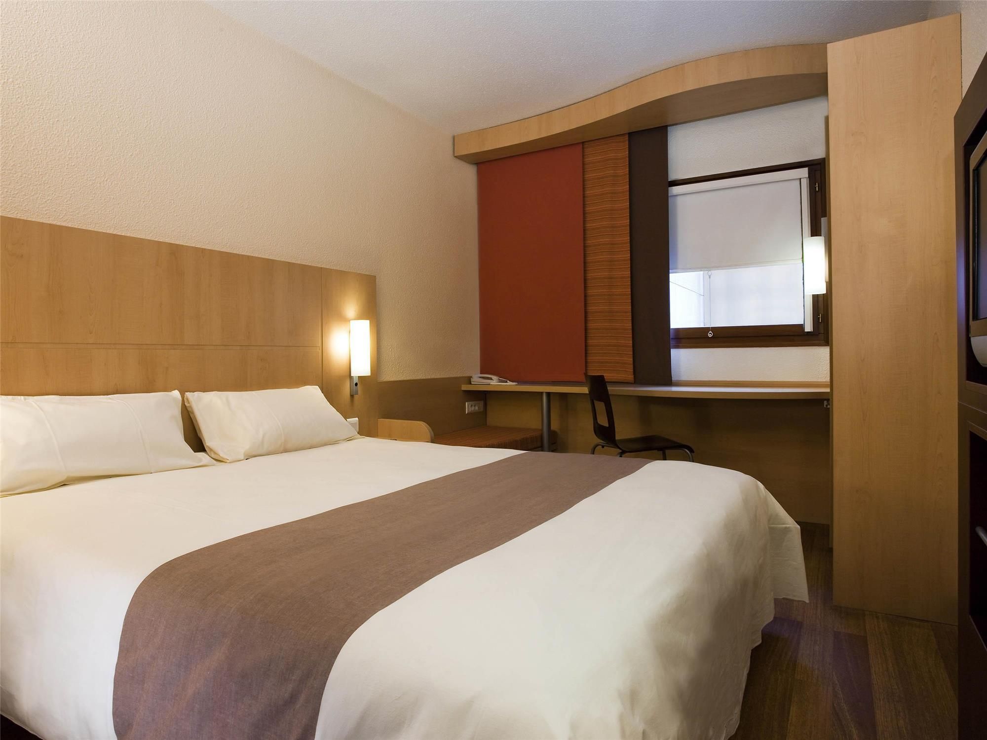 ibis Cambrai 1