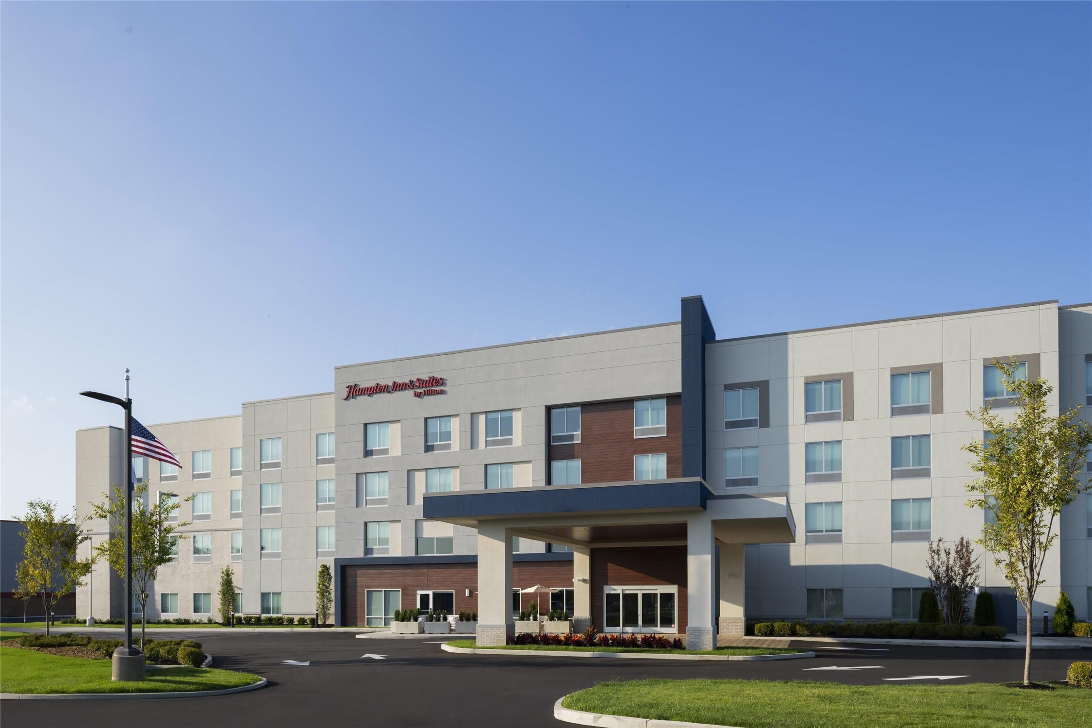 Hampton Inn & Suites By Hilton Long Island Farmingdale 1