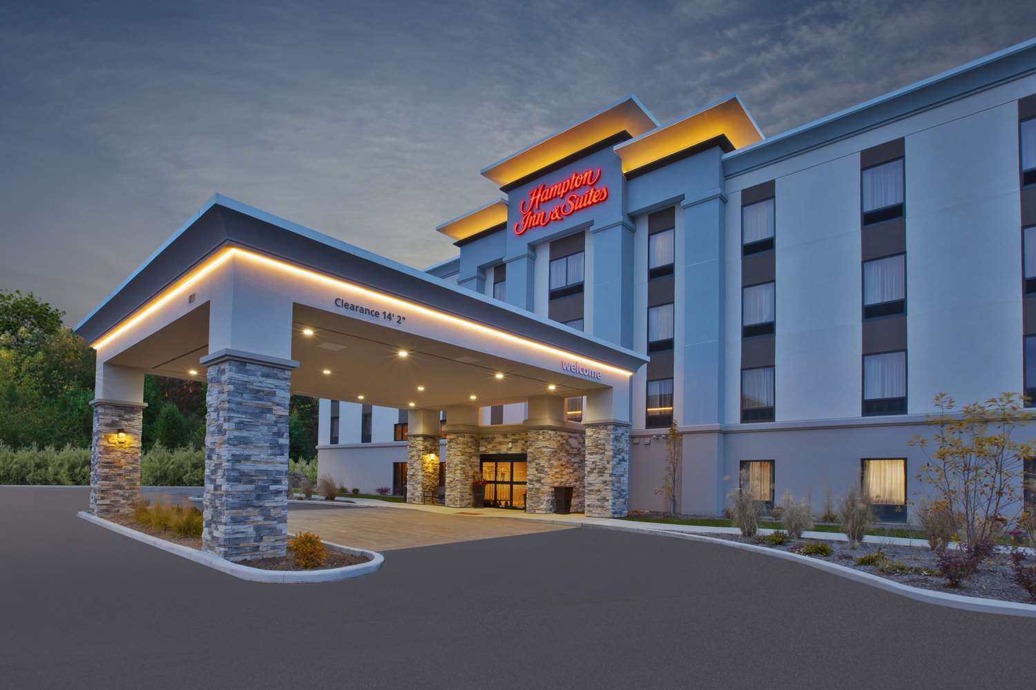 Hampton Inn & Suites Alliance 2