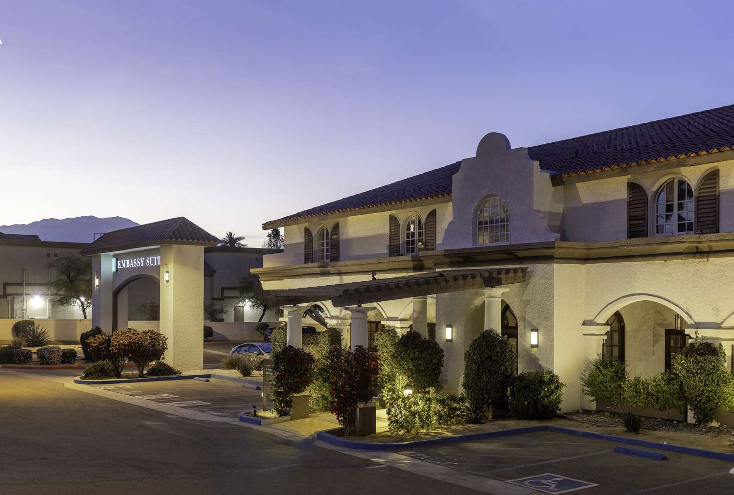 Embassy Suites by Hilton Palm Desert 2