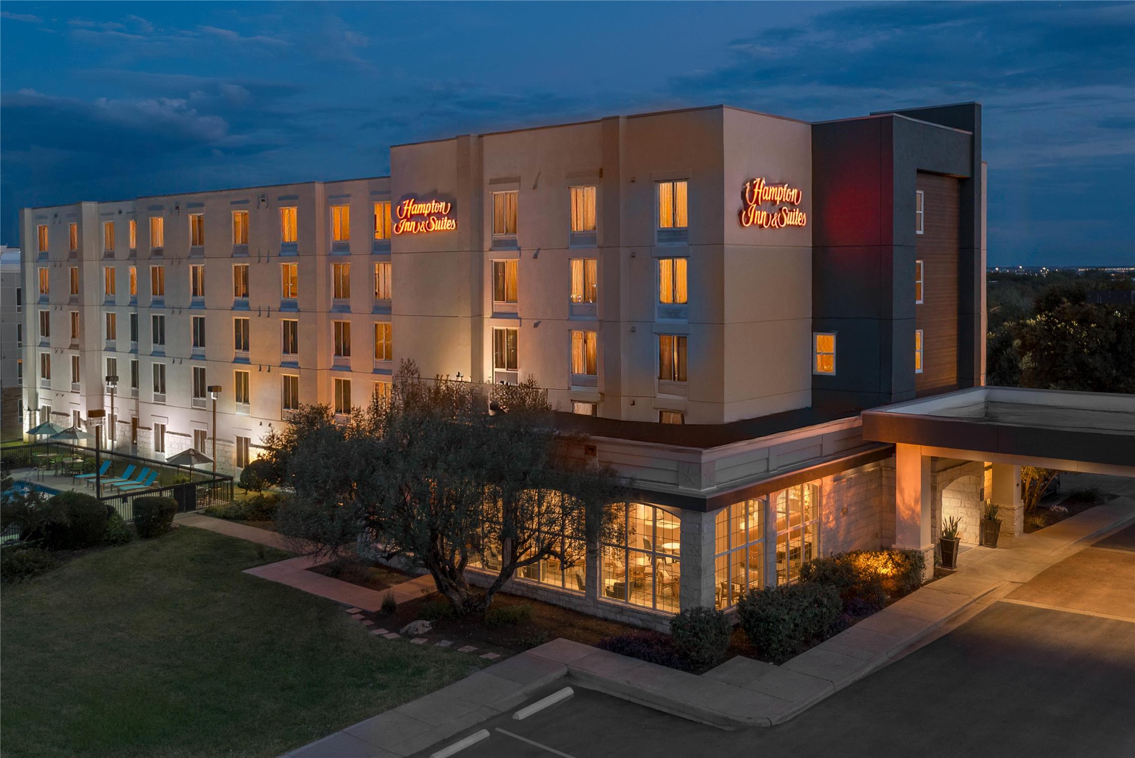 Hampton Inn & Suites-Austin Airport 2
