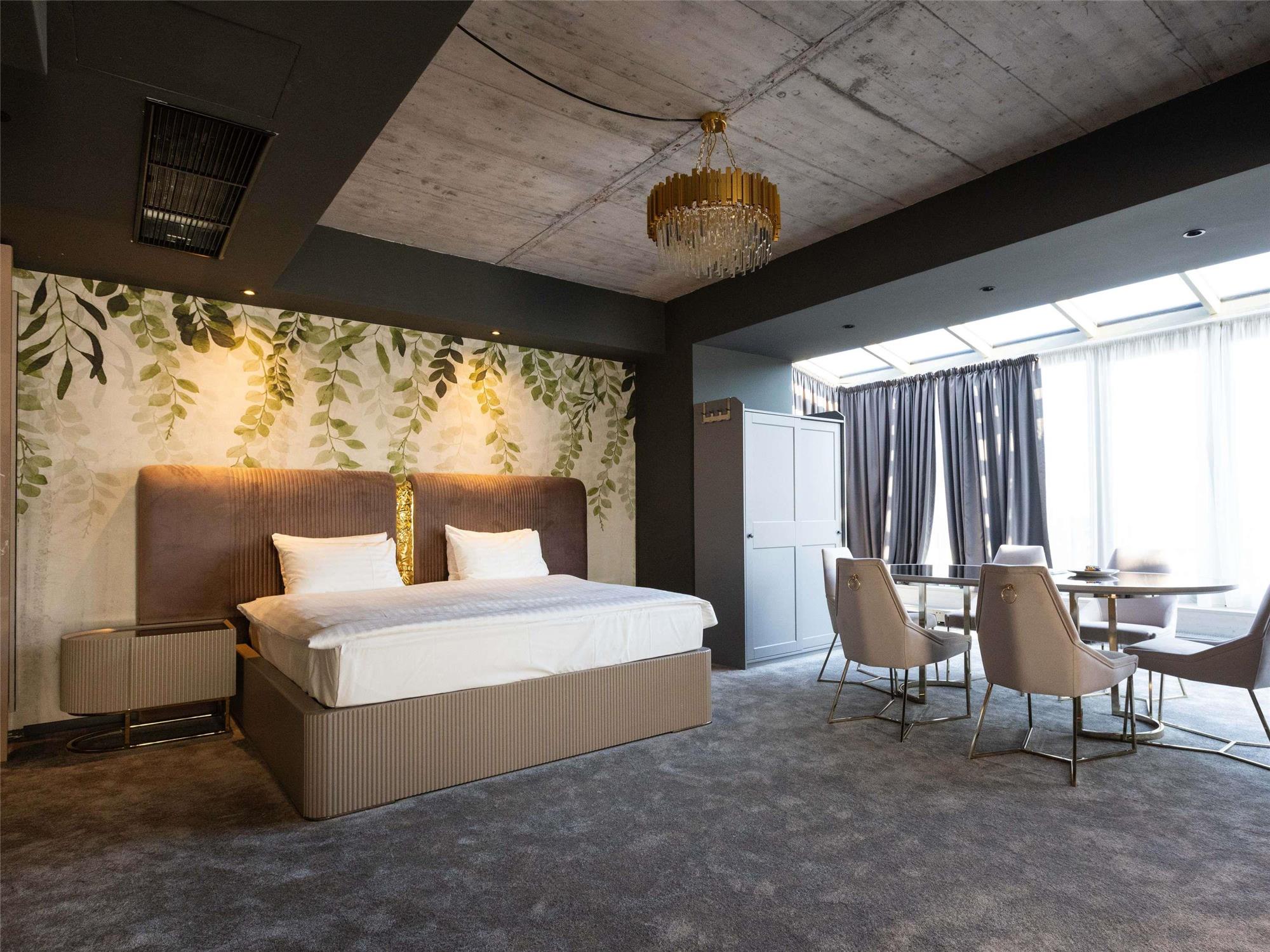 Suite, executive