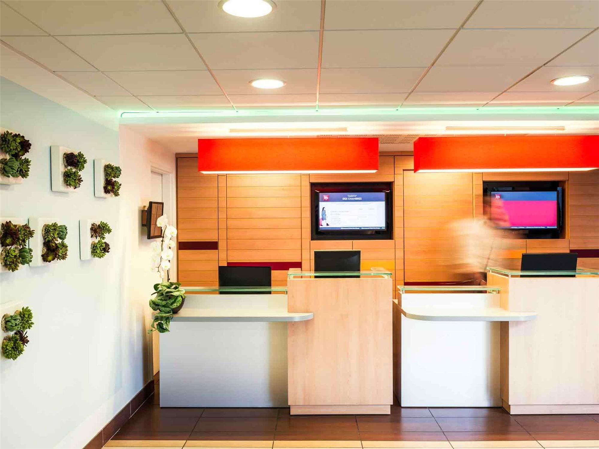 ibis Massy 2