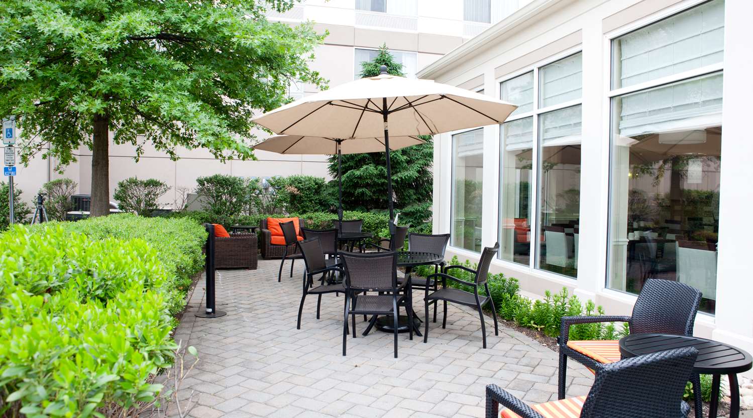 Hilton Garden Inn Secaucus/Meadowlands 2