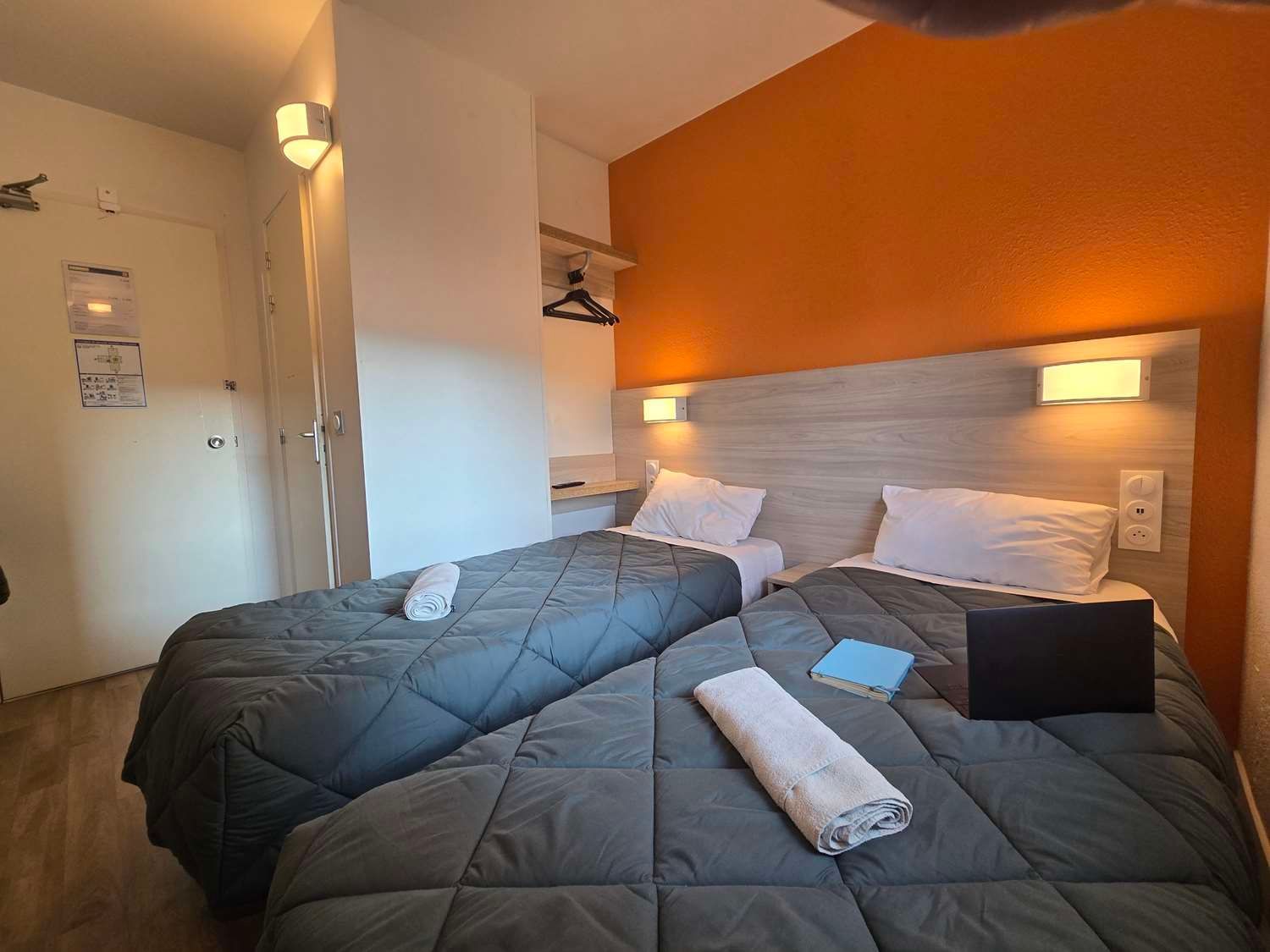 Zimmer mit 2 einzelbetten