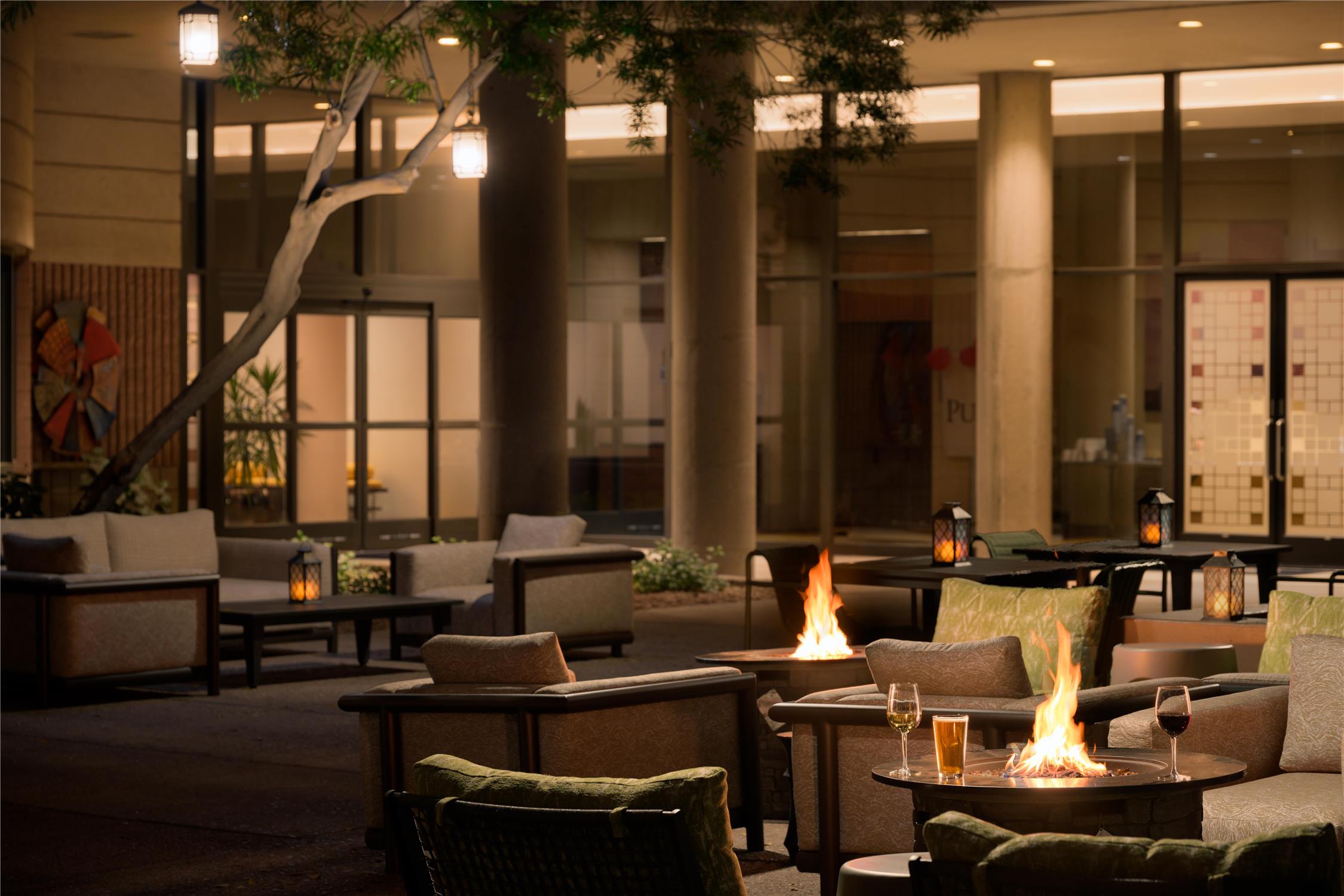 DoubleTree Suites by Hilton Phoenix 2