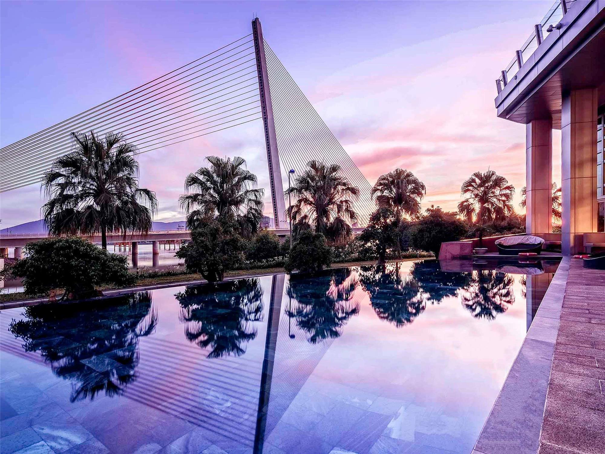 Grand Mercure Danang - 10 minutes to Airport & 200m to Bach Dang Walking street 2