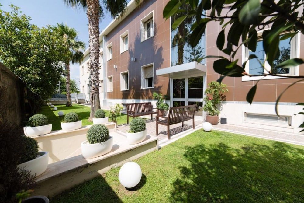 Bâle Mulhouse - Caserta - Plana Hotel - Caserta