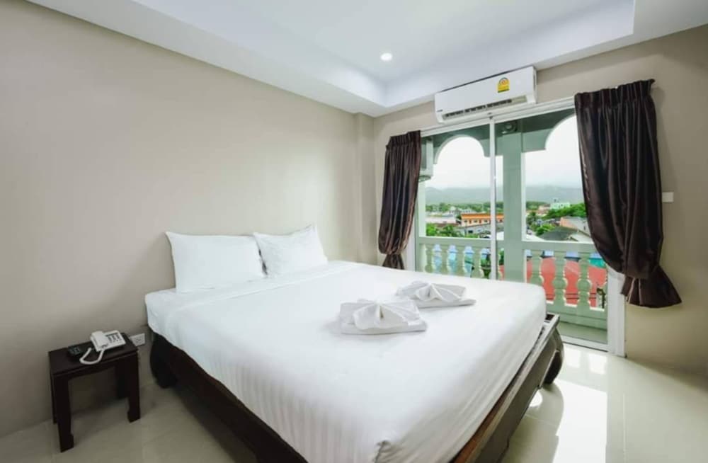 Marseille - Thalang - Phuket - Tyler Cherngtalay - Thalang - Phuket