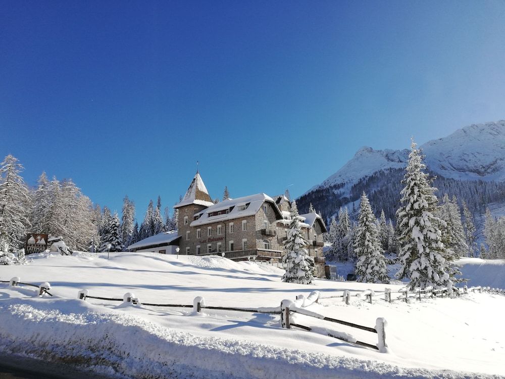 Paris - Vigo di Fassa - Hotel Castel Latemar - Vigo di Fassa