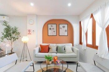 Modern Townhome / 2BR near CNX moat 2