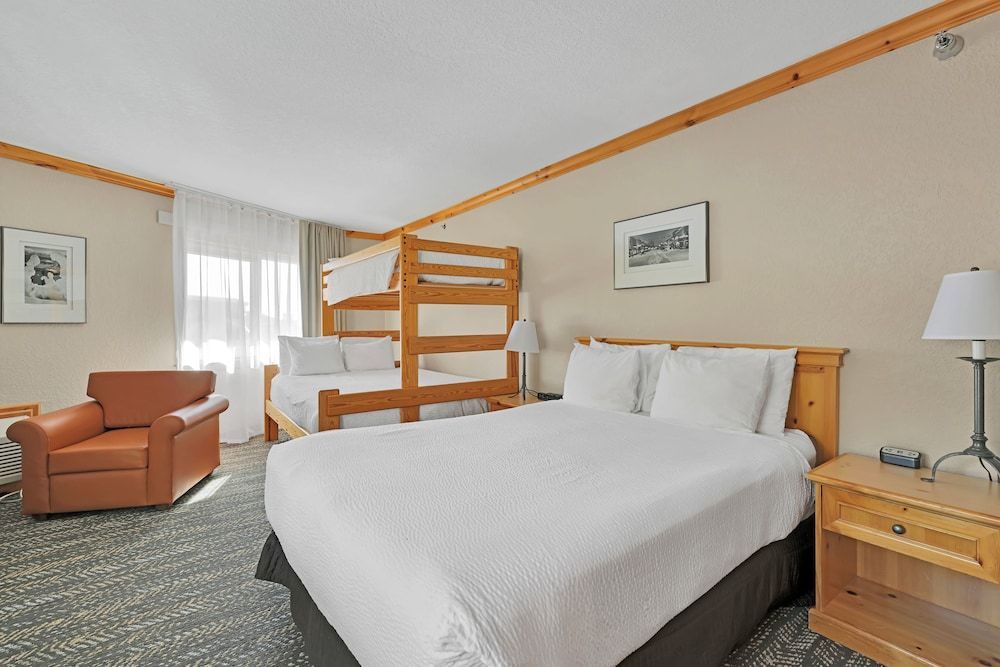 Selkirk Lodge 2