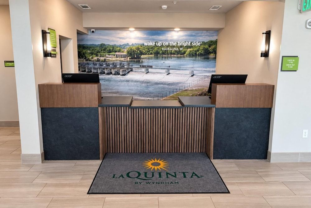 La Quinta Inn & Suites by Wyndham Kaukauna 2