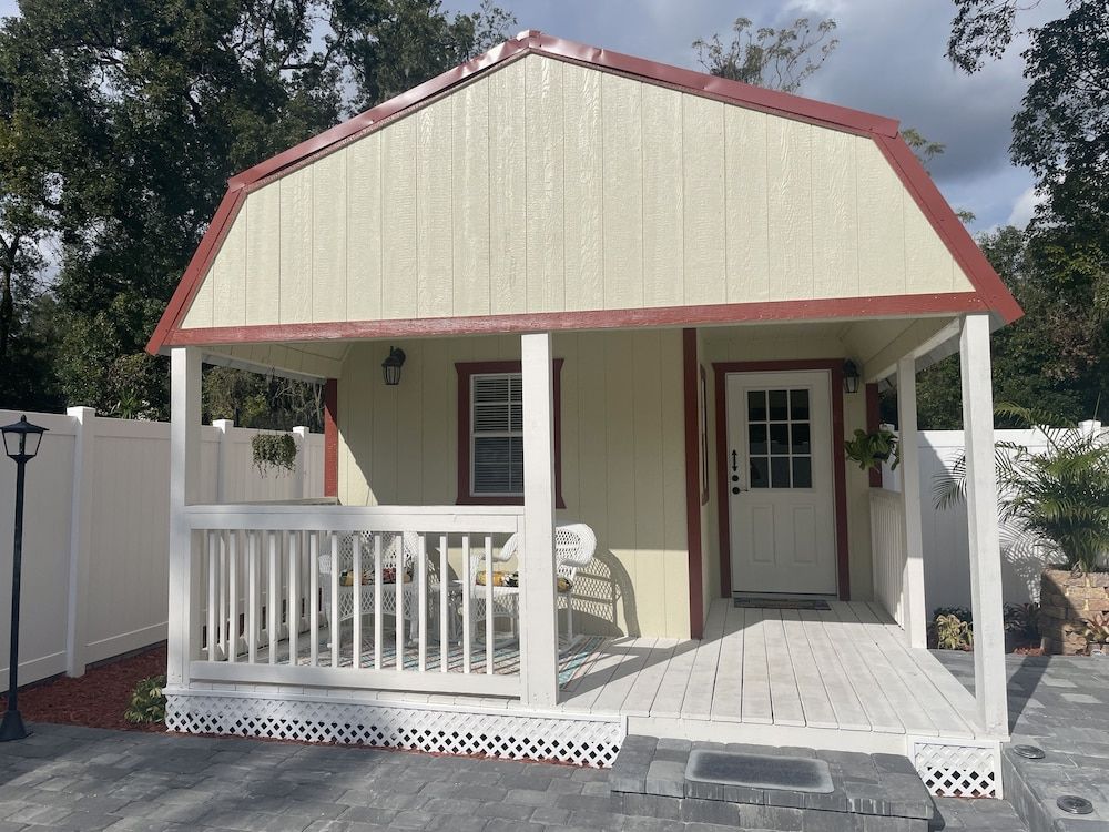 The Tiny Cottage In The Springs 1