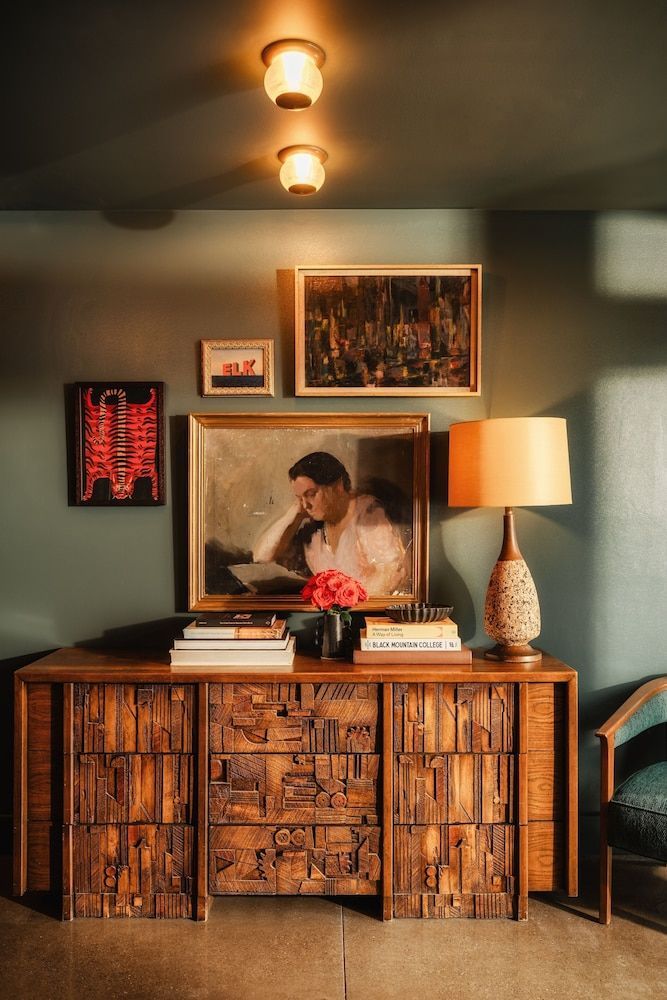 Dexter Hotel 2