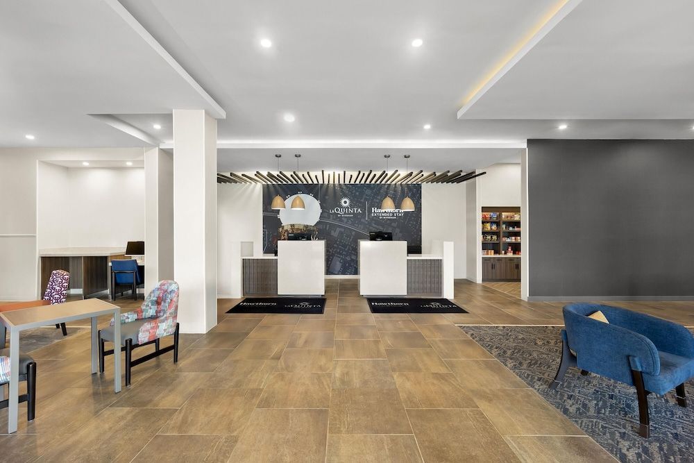La Quinta Inn & Suites by Wyndham Mebane 2