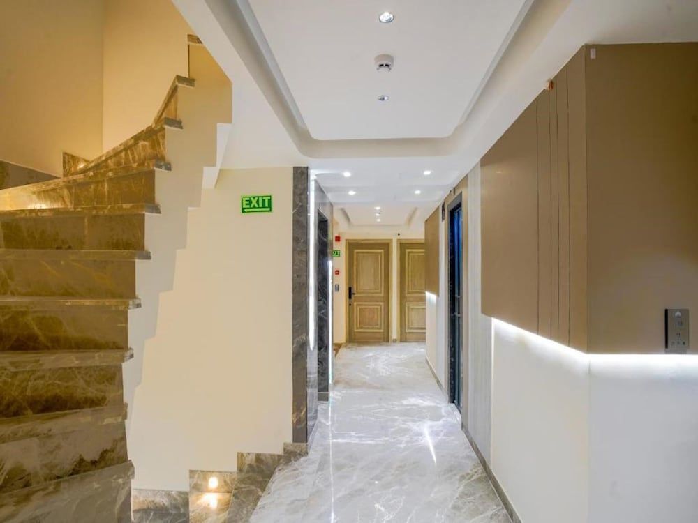The Horizon By LA Riqueza Hotels , New Delhi City Centre 2
