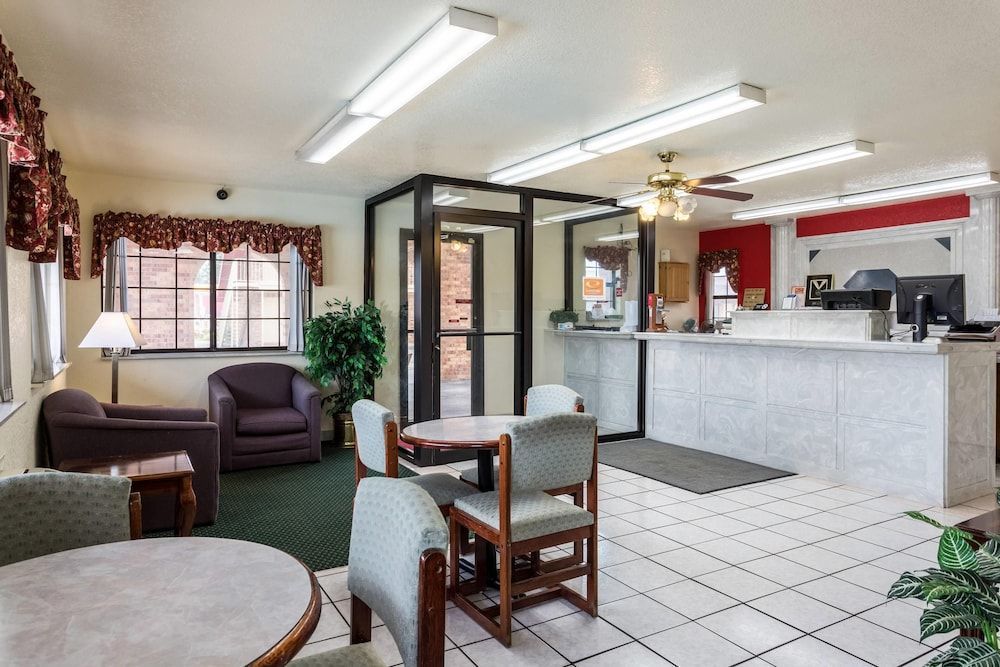 Econo Lodge & Suites Brinkley 2