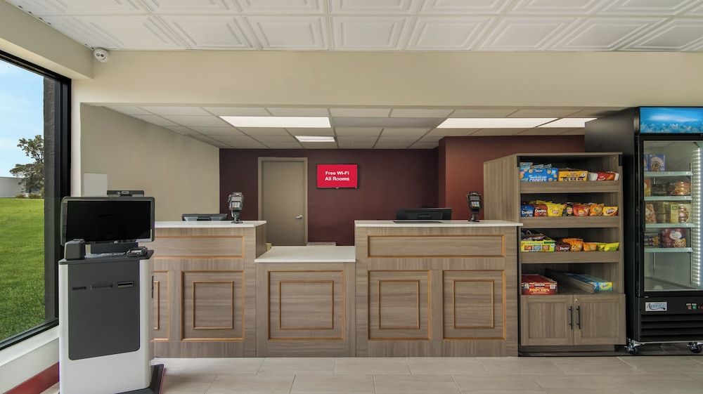 Red Roof Inn & Conference Center Chicago - Aurora Fox Valley 2