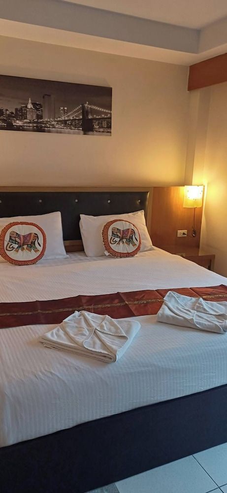 Paris - Île de Phuket, Thaïlande - Bursa Hotel - Île de Phuket, Thaïlande