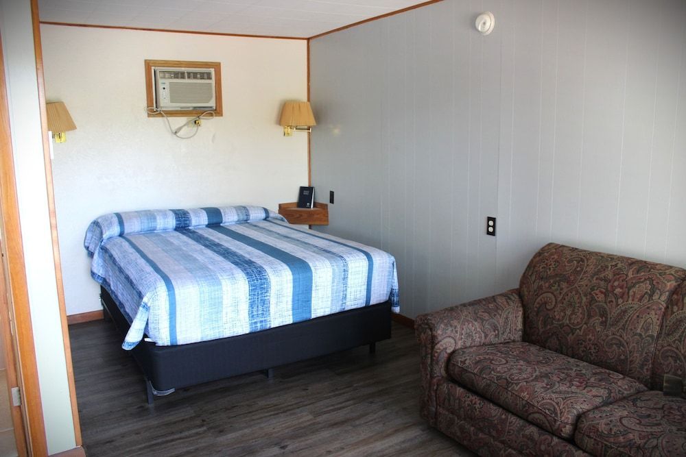 Rock Harbor Resort and Motel 2