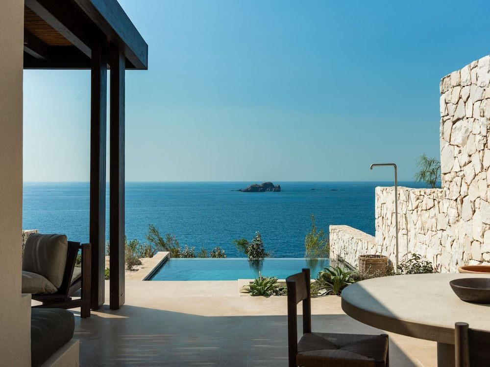 Luura - Cliff, Paros, Morgans Originals 1