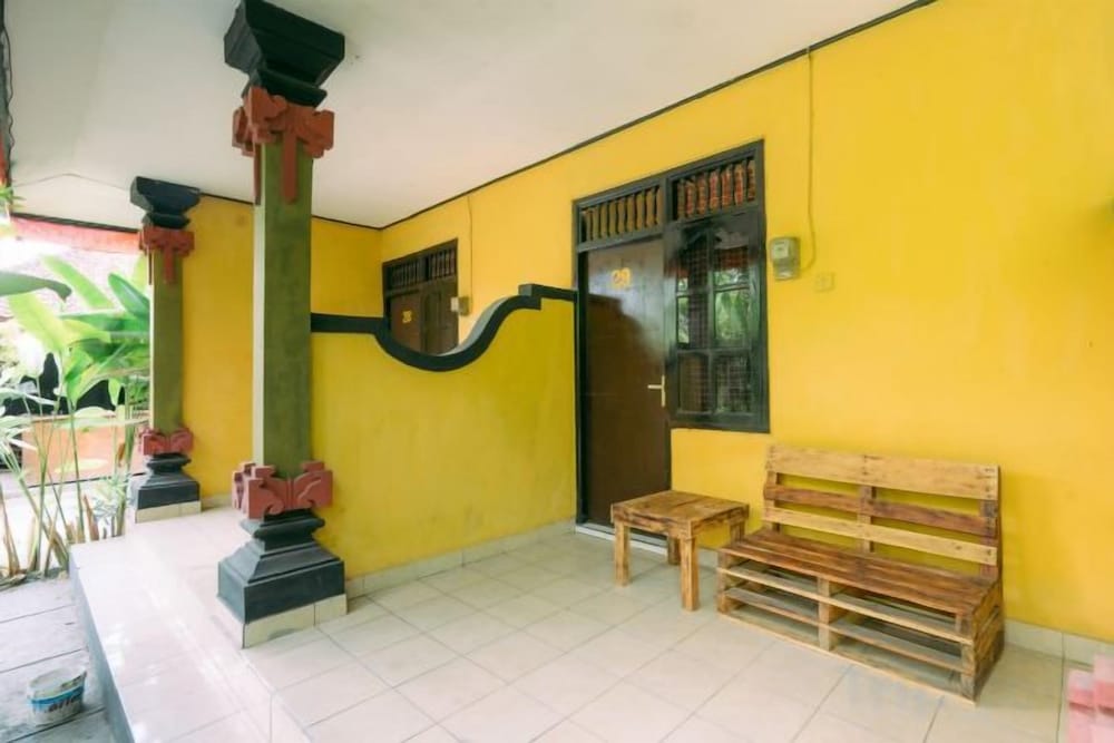 RedDoorz @ Saren Anyar Homestay Lukluk 2