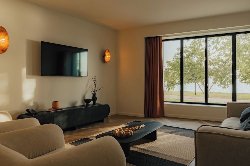 Upon Harbor - Seixal Bay Hotel 1