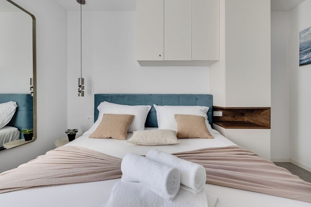 Salt & Stone - apartment with private heated pool 2
