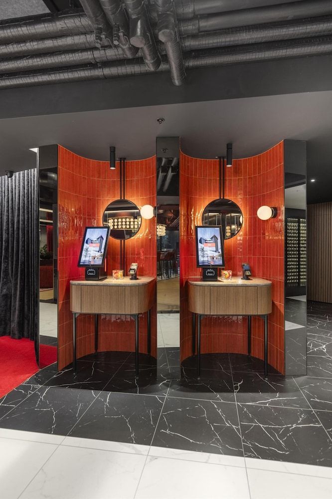 Radisson RED Auckland 2