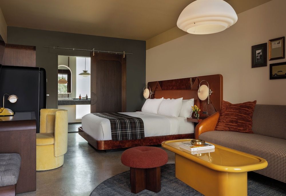 Caravan Court Hotel 1