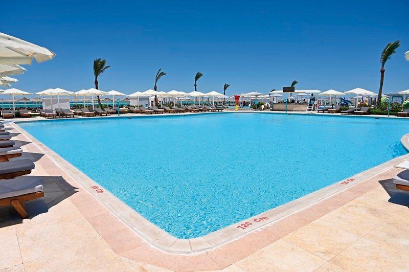 Hawaii Riviera Aqua Park Resort - Caters to Couples 2