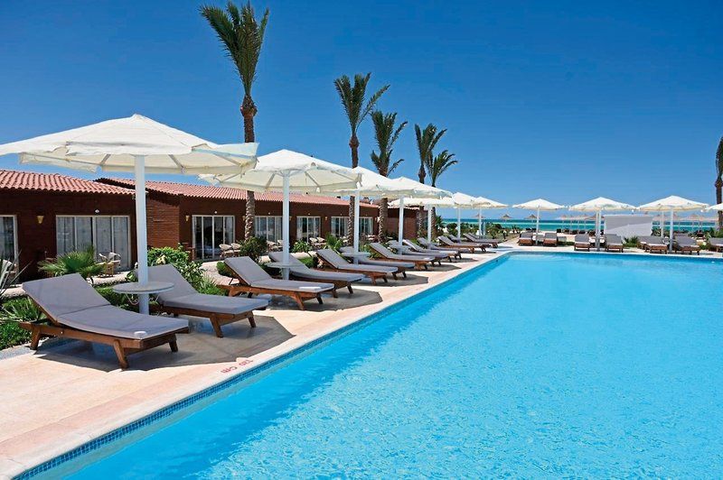 Hawaii Riviera Aqua Park Resort - Caters to Couples 1