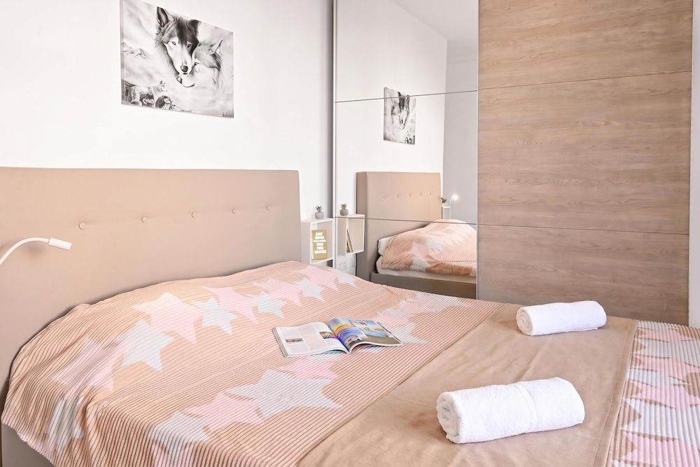 Camelia Seaview 1 Bd Apart In St Paul Bay 2