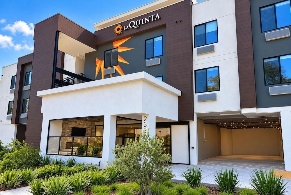 La Quinta Inn and Suites by Wyndham Torrance Redondo Beach 1