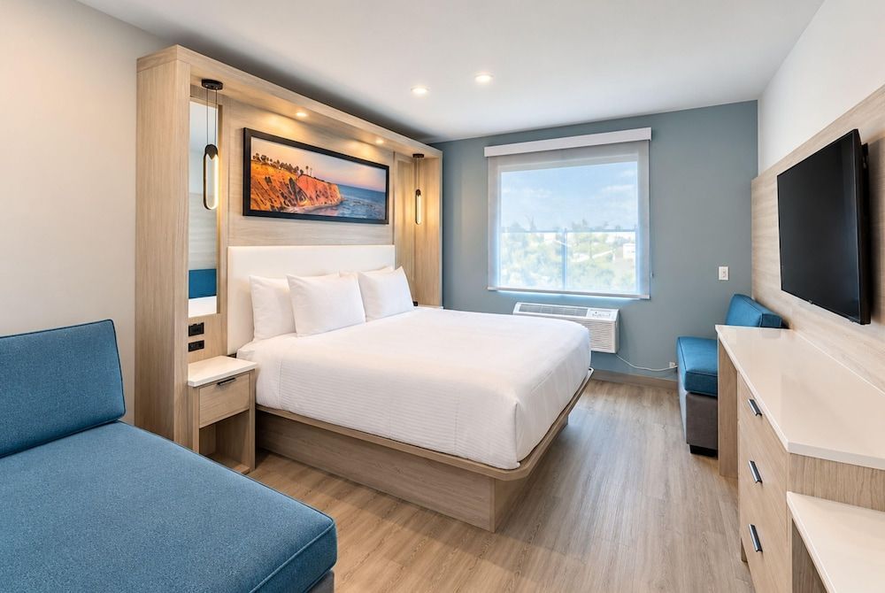La Quinta Inn and Suites by Wyndham Torrance Redondo Beach 2