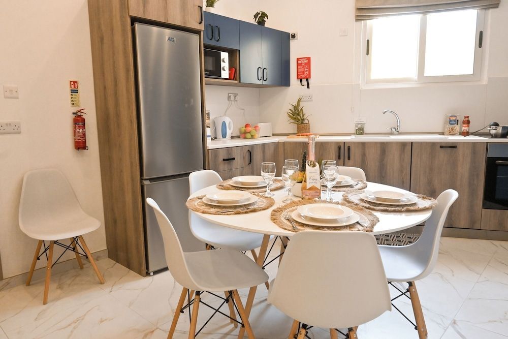 Walk to Balluta & Spinola - Modern 2bdr Apart 1