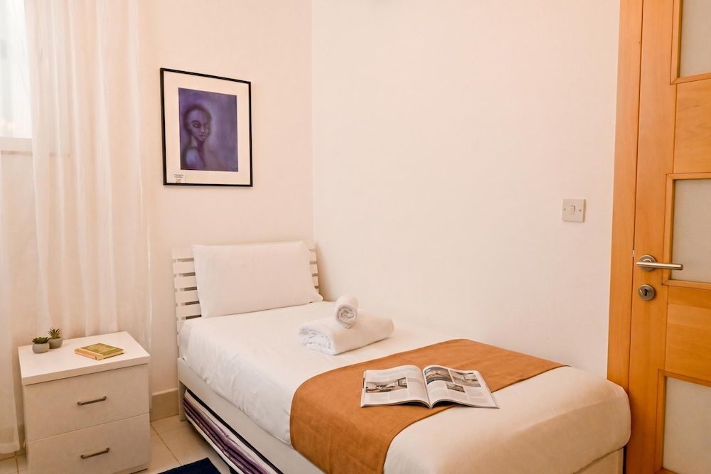 Modern & Terrace by the Beach, 3brd in Qawra 2