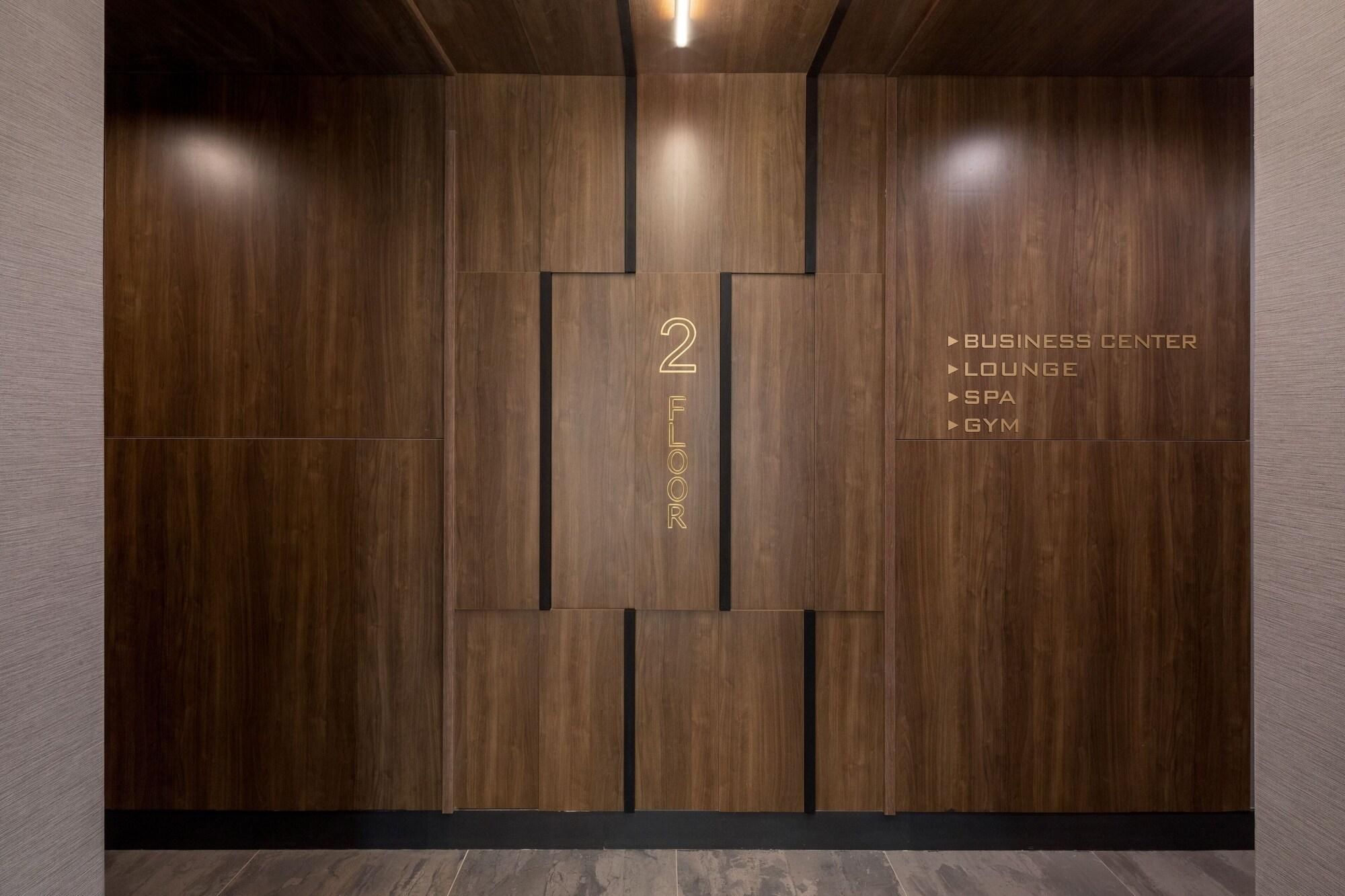 Global Luxury Suites At The Arches 2