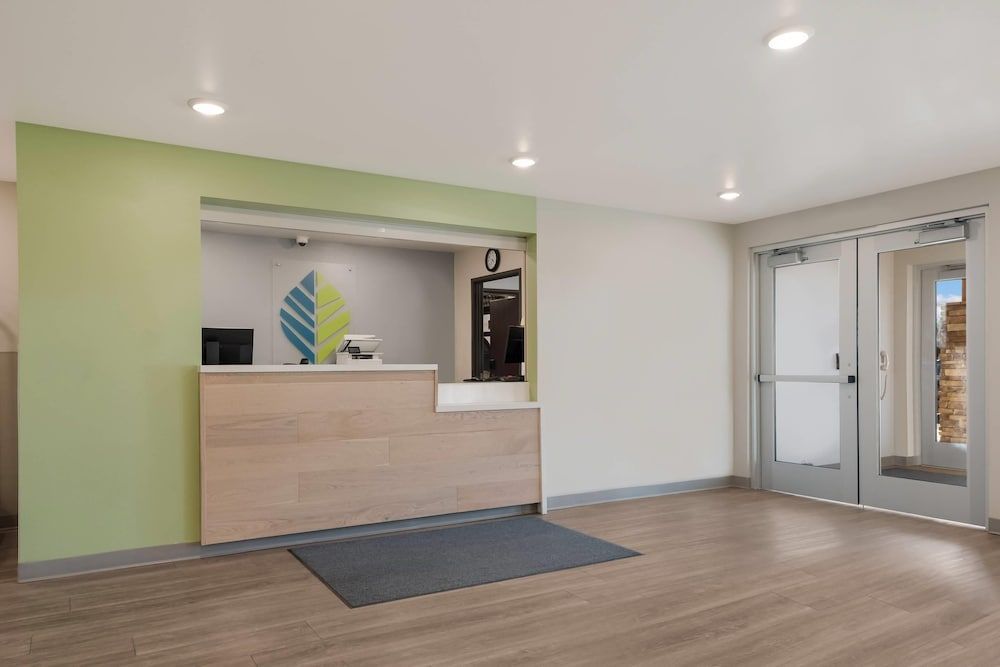 WoodSpring Suites Phoenix-Deer Valley 2