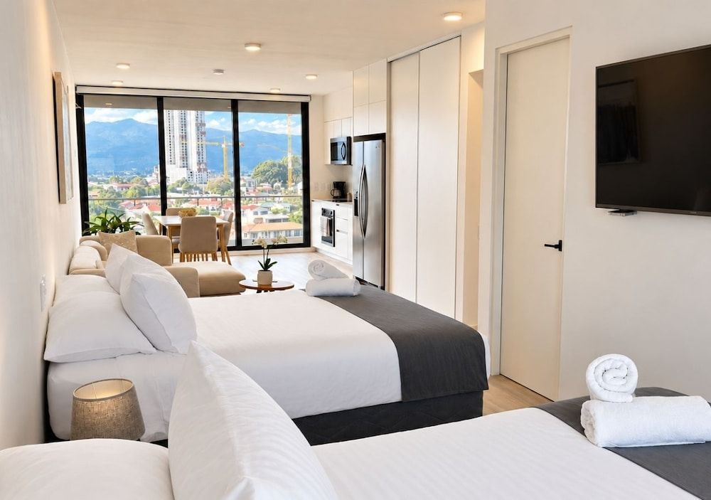 BEE Suites Escalante - San Jose 2