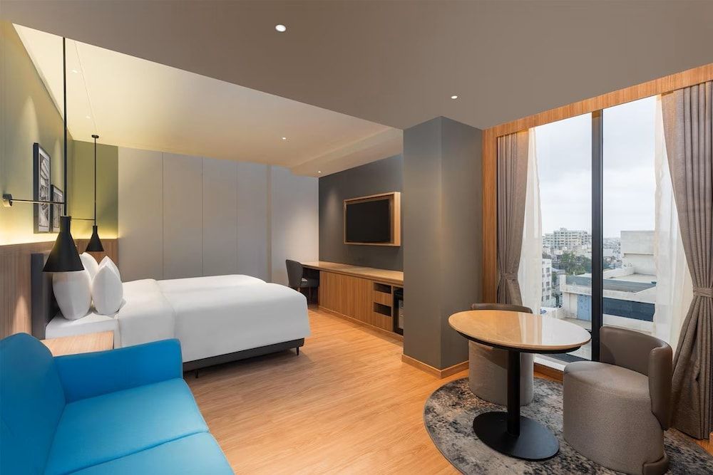 Park Inn & Suites By Radisson Rajkot 2