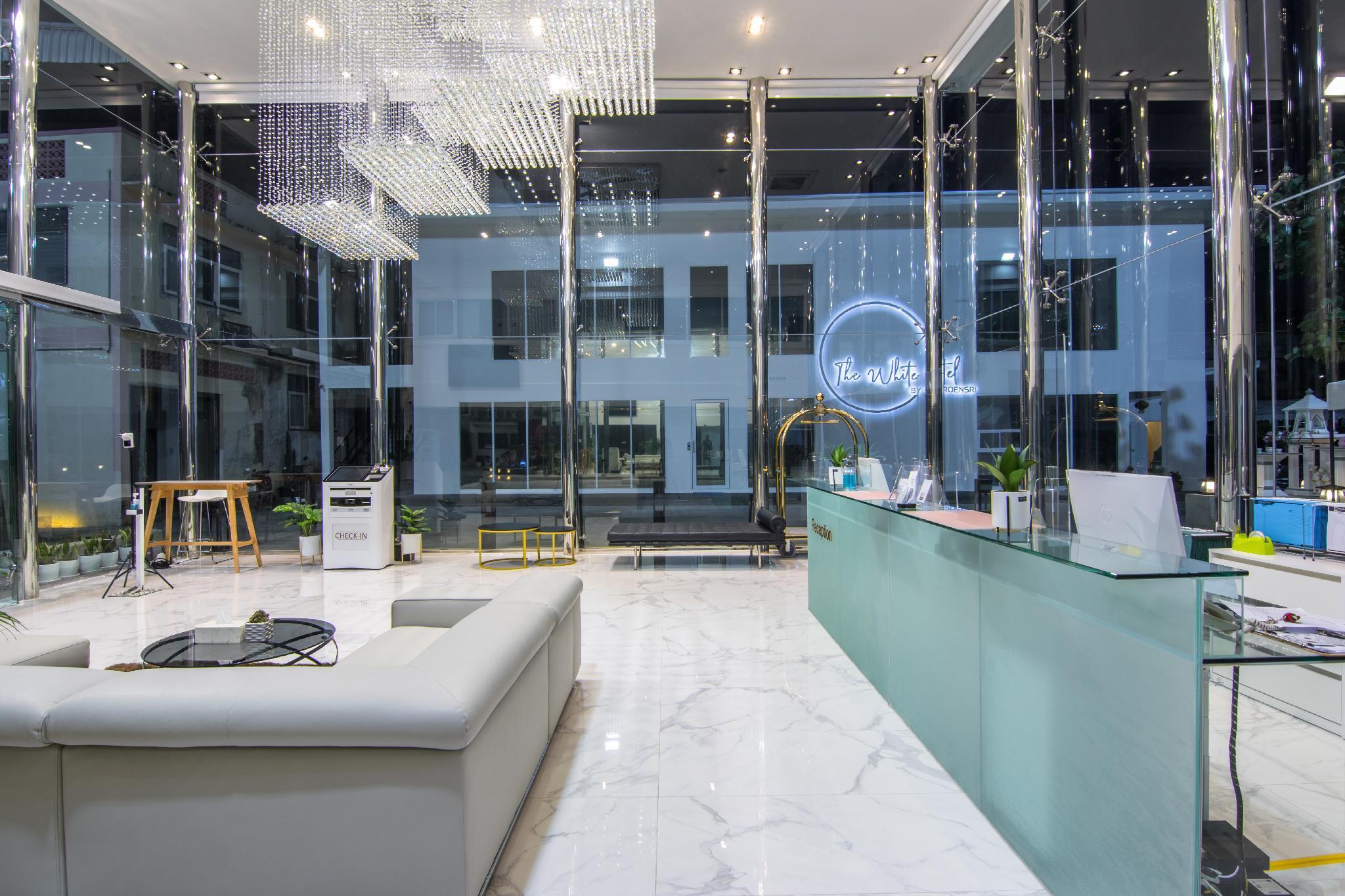 Thewhitehotel BY Charoensri - SHA Extra Plus 1