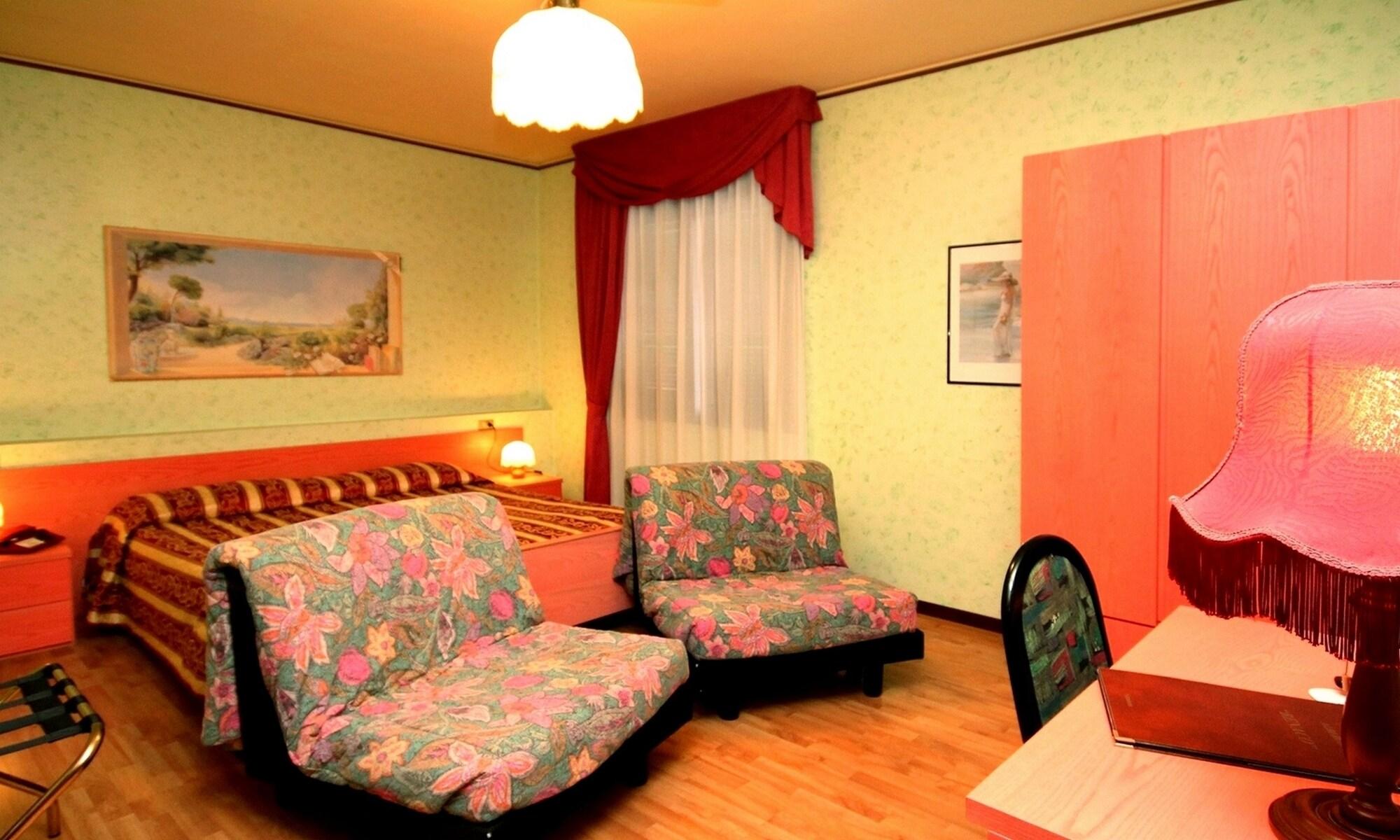 Hotel Benaco 2